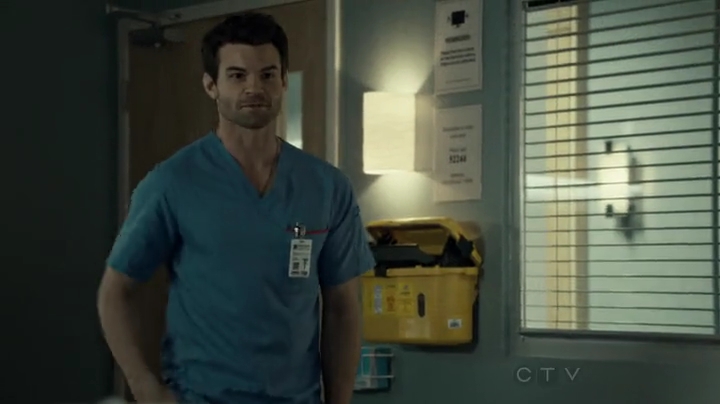 VampireDiariesWorld-dot-org_SavingHope2x01-2264.jpg