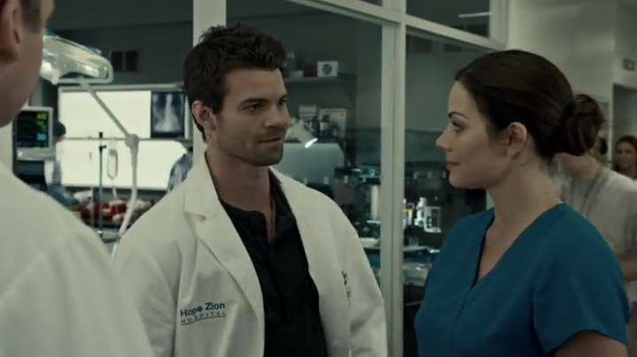 VampireDiariesWorld-dot-org_SavingHope2x01-0324.jpg