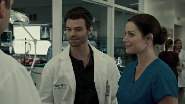 VampireDiariesWorld-dot-org_SavingHope2x01-0326.jpg