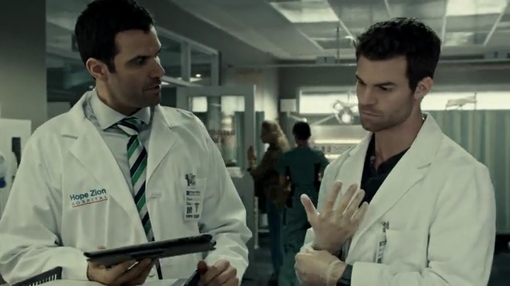 VampireDiariesWorld-dot-org_SavingHope2x01-0423.jpg