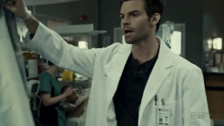 VampireDiariesWorld-dot-org_SavingHope2x01-0440.jpg