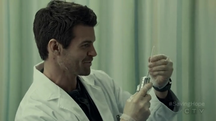 VampireDiariesWorld-dot-org_SavingHope2x01-0471.jpg