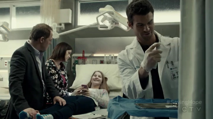 VampireDiariesWorld-dot-org_SavingHope2x01-0472.jpg