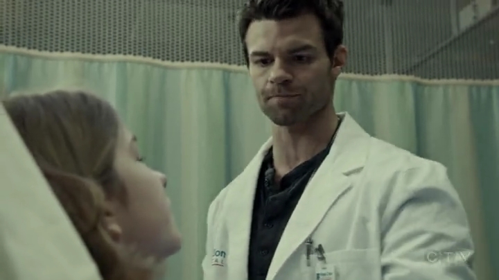 VampireDiariesWorld-dot-org_SavingHope2x01-0498.jpg