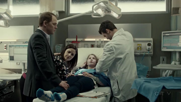 VampireDiariesWorld-dot-org_SavingHope2x01-0503.jpg