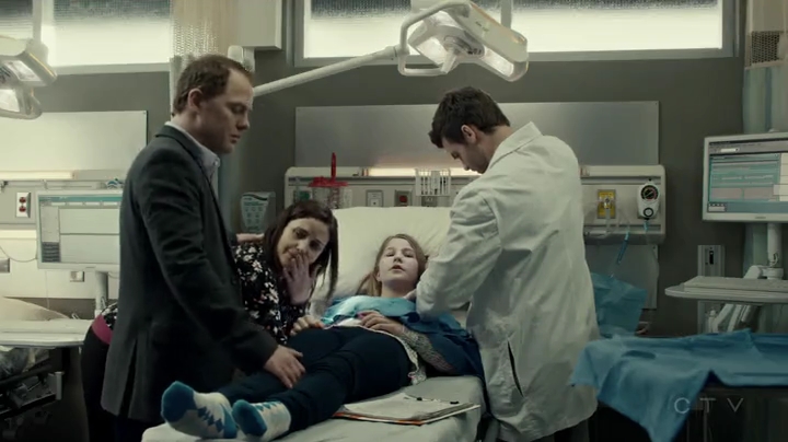 VampireDiariesWorld-dot-org_SavingHope2x01-0504.jpg