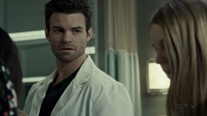 VampireDiariesWorld-dot-org_SavingHope2x01-0943.jpg