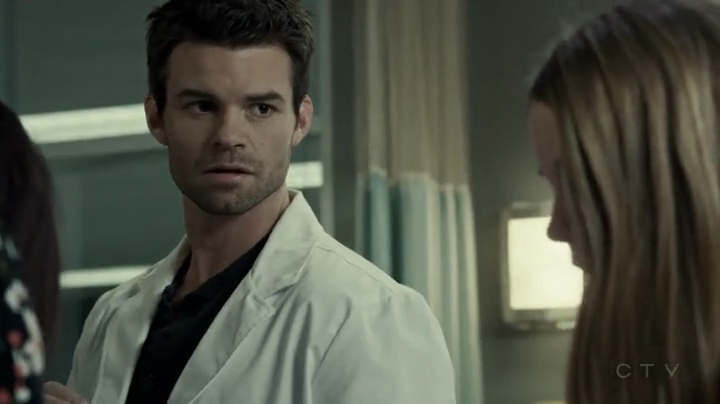 VampireDiariesWorld-dot-org_SavingHope2x01-0944.jpg