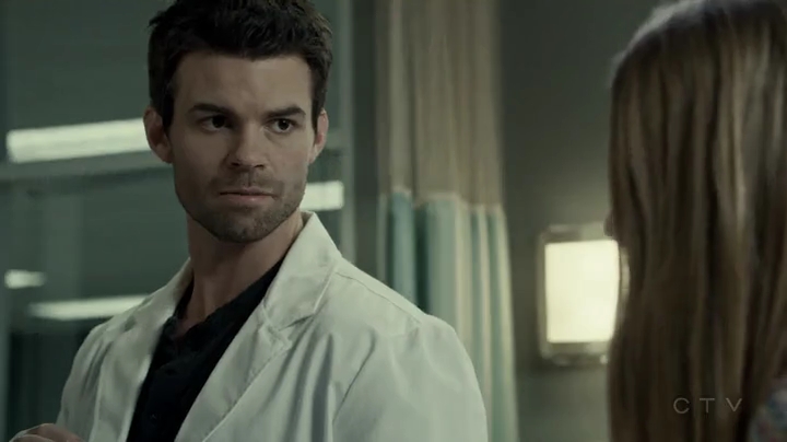 VampireDiariesWorld-dot-org_SavingHope2x01-0948.jpg