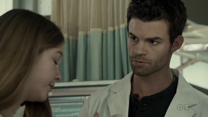 VampireDiariesWorld-dot-org_SavingHope2x01-0959.jpg