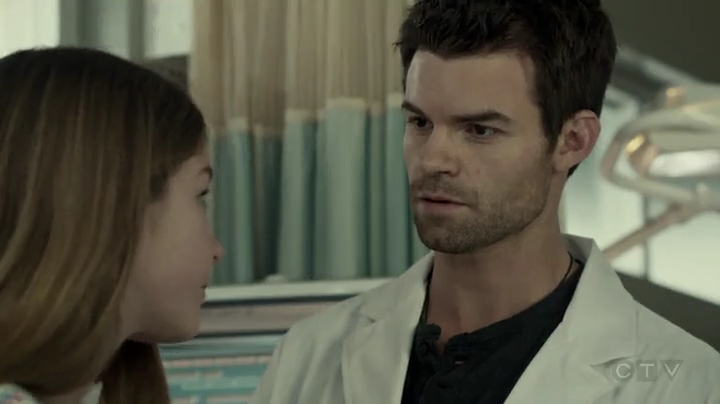 VampireDiariesWorld-dot-org_SavingHope2x01-0965.jpg