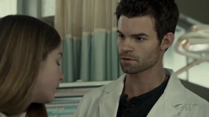 VampireDiariesWorld-dot-org_SavingHope2x01-0966.jpg