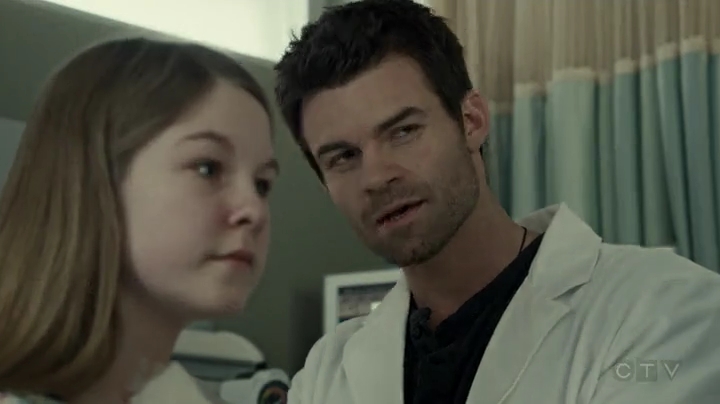 VampireDiariesWorld-dot-org_SavingHope2x01-0995.jpg