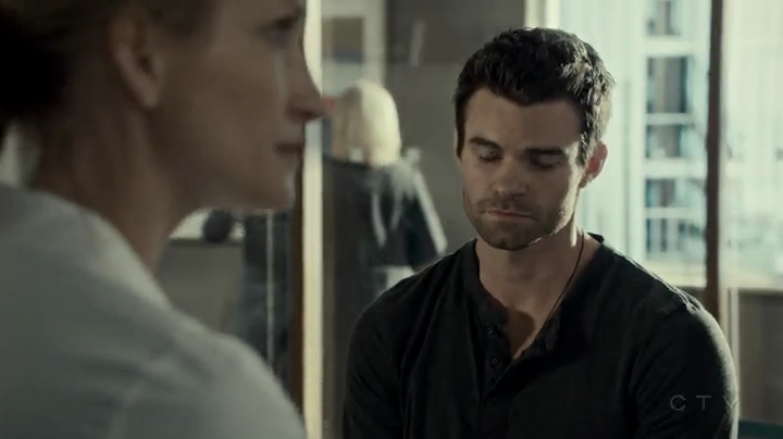 VampireDiariesWorld-dot-org_SavingHope2x01-1091.jpg