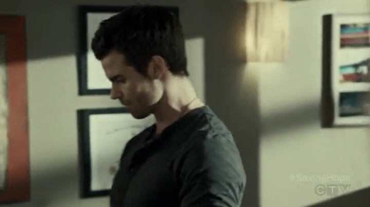 VampireDiariesWorld-dot-org_SavingHope2x01-1105.jpg