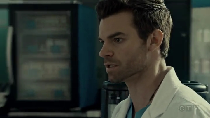 VampireDiariesWorld-dot-org_SavingHope2x01-1446.jpg