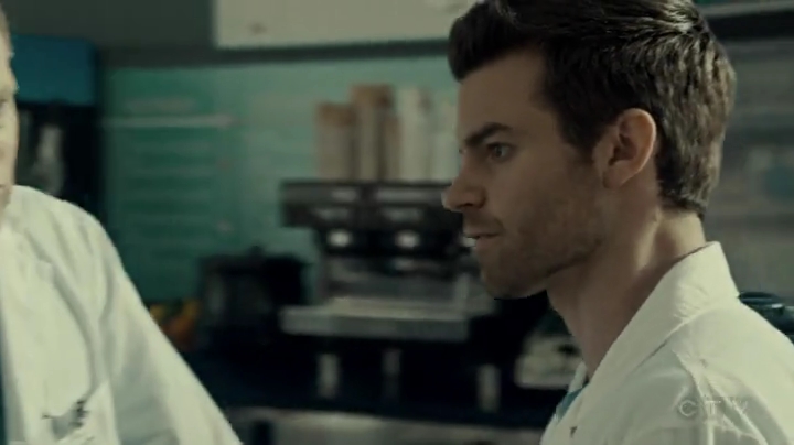 VampireDiariesWorld-dot-org_SavingHope2x01-1447.jpg