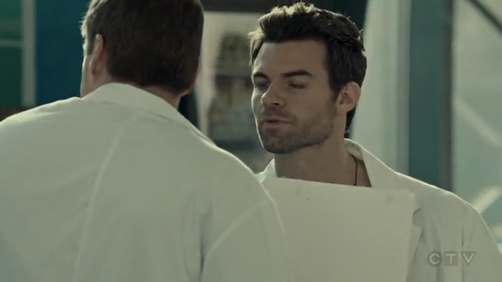 VampireDiariesWorld-dot-org_SavingHope2x01-1452.jpg