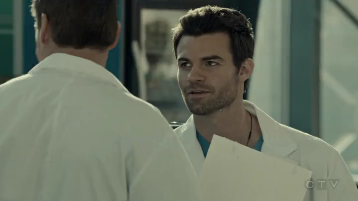 VampireDiariesWorld-dot-org_SavingHope2x01-1455.jpg