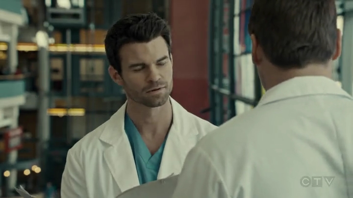 VampireDiariesWorld-dot-org_SavingHope2x01-1515.jpg