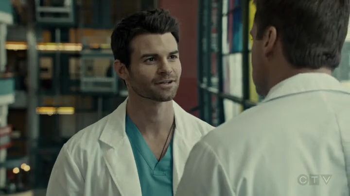 VampireDiariesWorld-dot-org_SavingHope2x01-1520.jpg