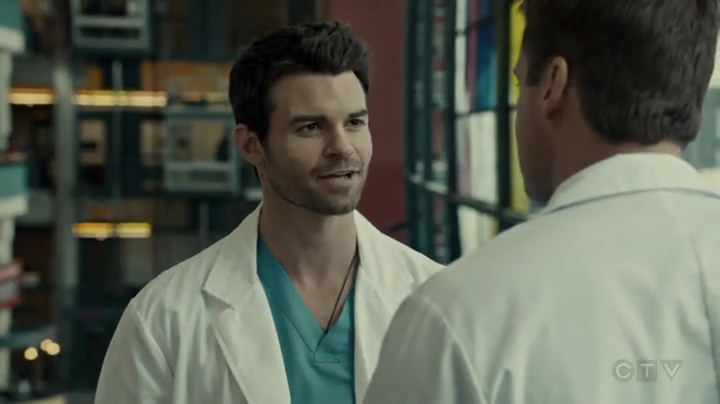 VampireDiariesWorld-dot-org_SavingHope2x01-1521.jpg