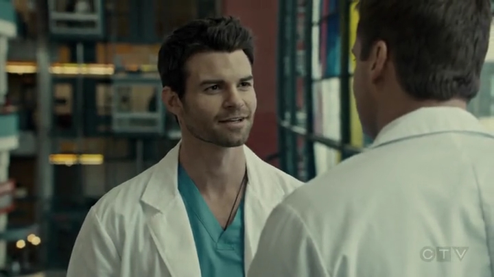 VampireDiariesWorld-dot-org_SavingHope2x01-1522.jpg