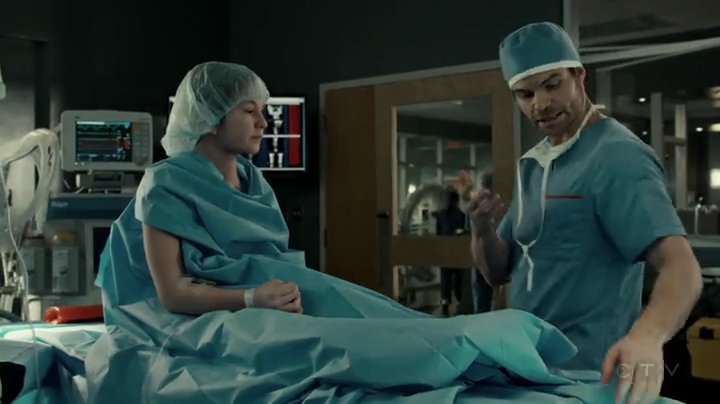 VampireDiariesWorld-dot-org_SavingHope2x01-1901.jpg