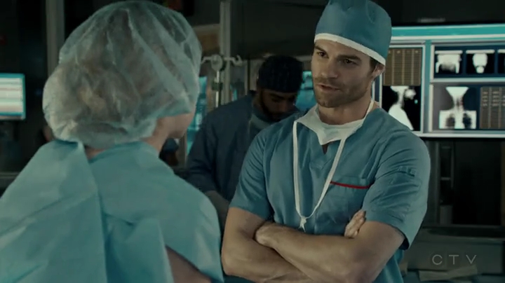 VampireDiariesWorld-dot-org_SavingHope2x01-1913.jpg