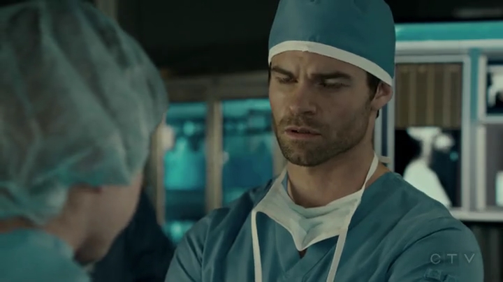 VampireDiariesWorld-dot-org_SavingHope2x01-1919.jpg