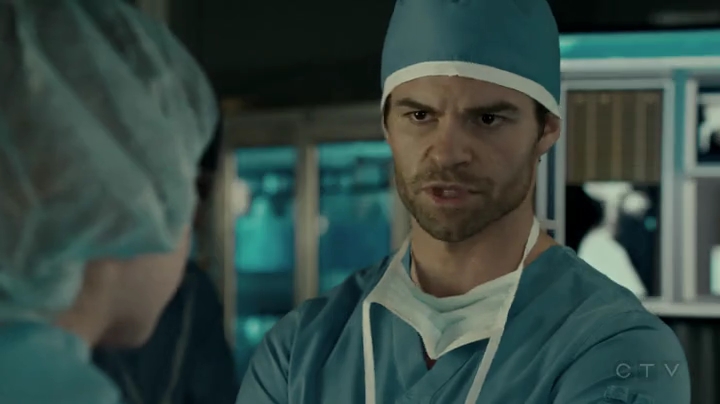 VampireDiariesWorld-dot-org_SavingHope2x01-1925.jpg