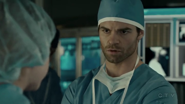 VampireDiariesWorld-dot-org_SavingHope2x01-1926.jpg