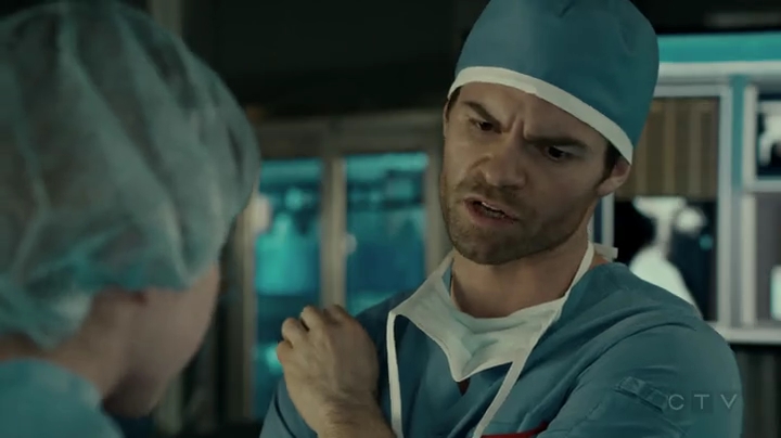 VampireDiariesWorld-dot-org_SavingHope2x01-1933.jpg