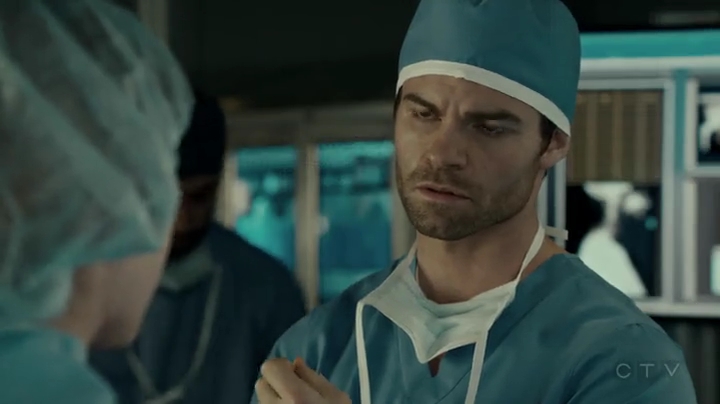 VampireDiariesWorld-dot-org_SavingHope2x01-1938.jpg