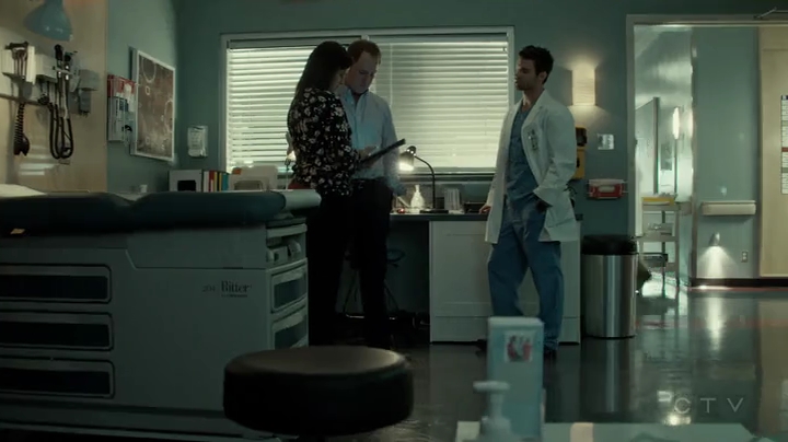 VampireDiariesWorld-dot-org_SavingHope2x01-2236.jpg