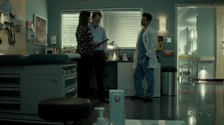 VampireDiariesWorld-dot-org_SavingHope2x01-2238.jpg