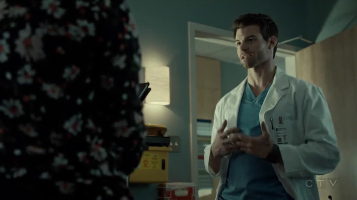 VampireDiariesWorld-dot-org_SavingHope2x01-2249.jpg