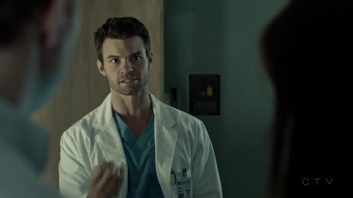 VampireDiariesWorld-dot-org_SavingHope2x01-2260.jpg