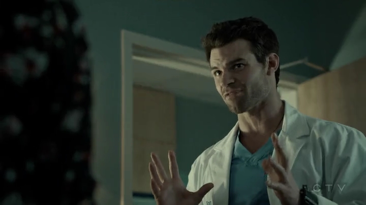 VampireDiariesWorld-dot-org_SavingHope2x01-2266.jpg