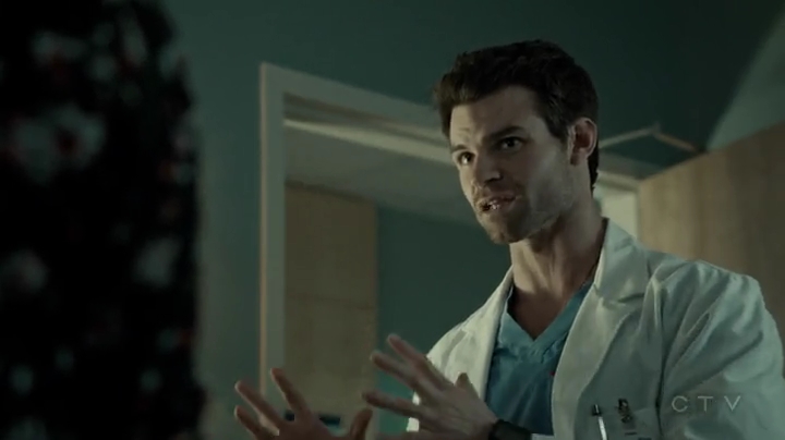 VampireDiariesWorld-dot-org_SavingHope2x01-2268.jpg