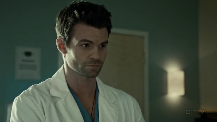 VampireDiariesWorld-dot-org_SavingHope2x01-2356.jpg