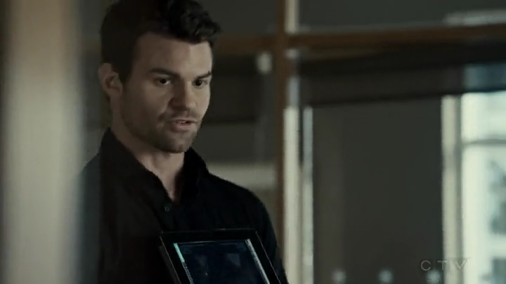 VampireDiariesWorld-dot-org_SavingHope2x03-0451.jpg