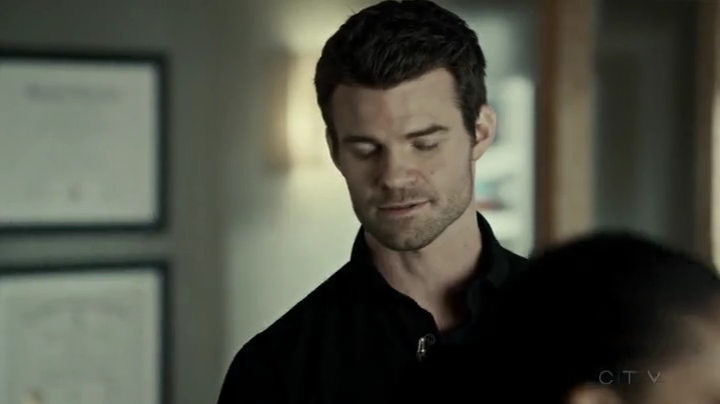 VampireDiariesWorld-dot-org_SavingHope2x03-0515.jpg