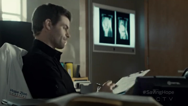 VampireDiariesWorld-dot-org_SavingHope2x03-0986.jpg