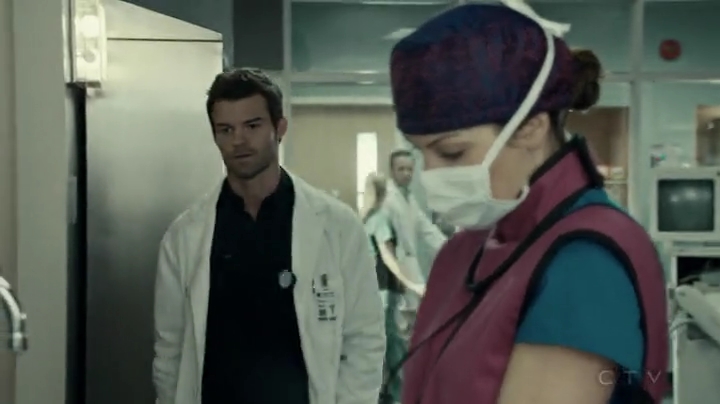 VampireDiariesWorld-dot-org_SavingHope2x03-1521.jpg