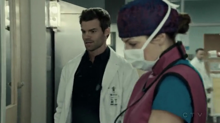 VampireDiariesWorld-dot-org_SavingHope2x03-1522.jpg