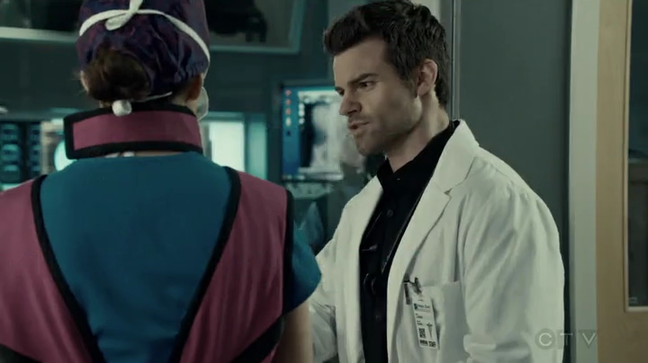 VampireDiariesWorld-dot-org_SavingHope2x03-1542.jpg