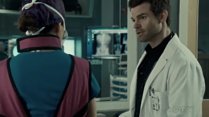 VampireDiariesWorld-dot-org_SavingHope2x03-1546.jpg