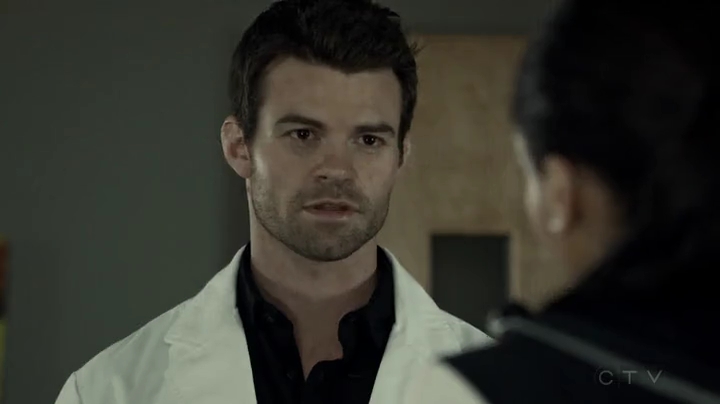 VampireDiariesWorld-dot-org_SavingHope2x03-1563.jpg