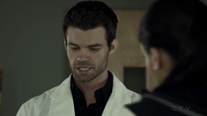 VampireDiariesWorld-dot-org_SavingHope2x03-1565.jpg